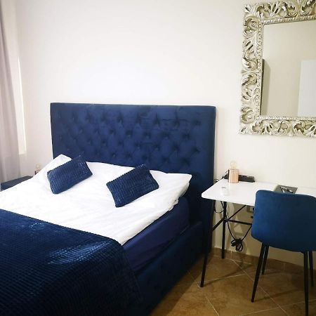Riviera Deluxe Apartments Vlorë Esterno foto