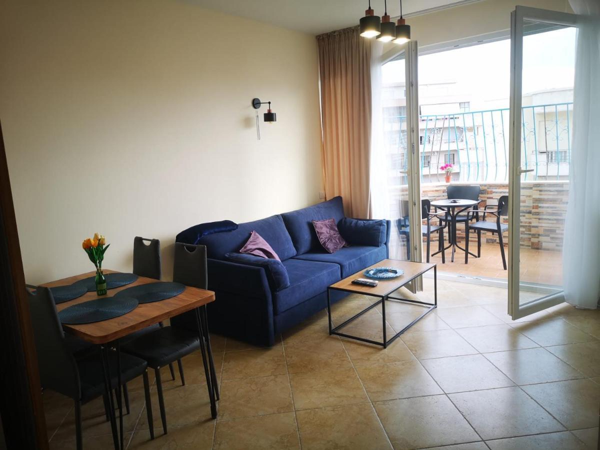 Riviera Deluxe Apartments Vlorë Esterno foto
