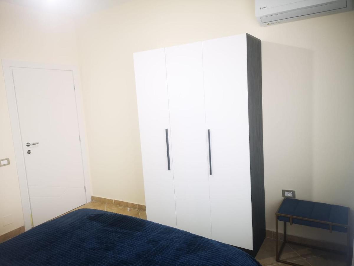 Riviera Deluxe Apartments Vlorë Esterno foto