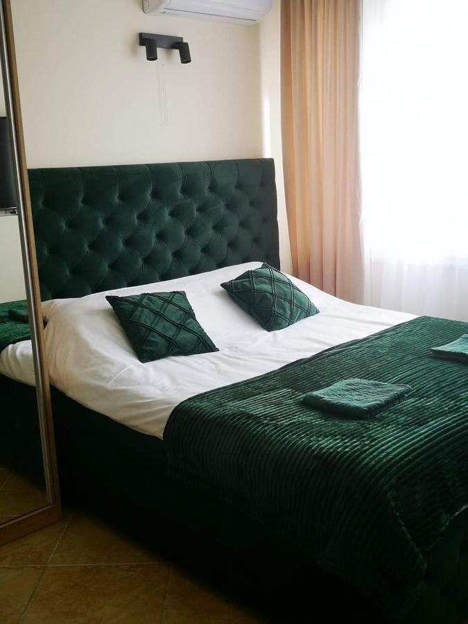 Riviera Deluxe Apartments Vlorë Esterno foto