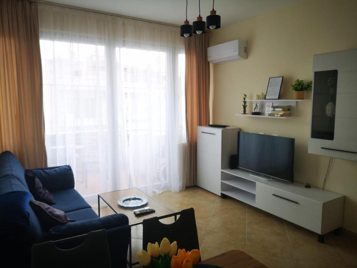 Riviera Deluxe Apartments Vlorë Esterno foto