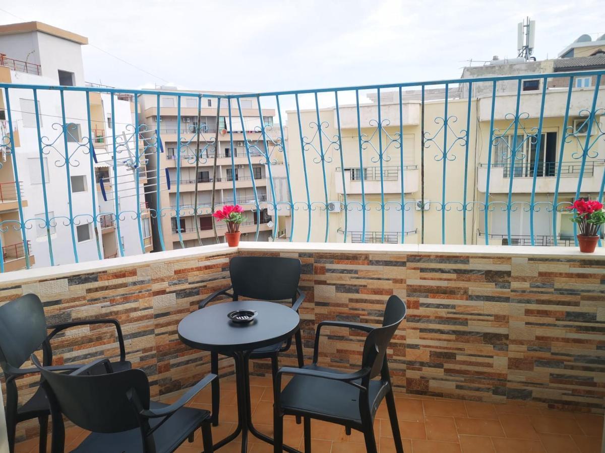 Riviera Deluxe Apartments Vlorë Esterno foto