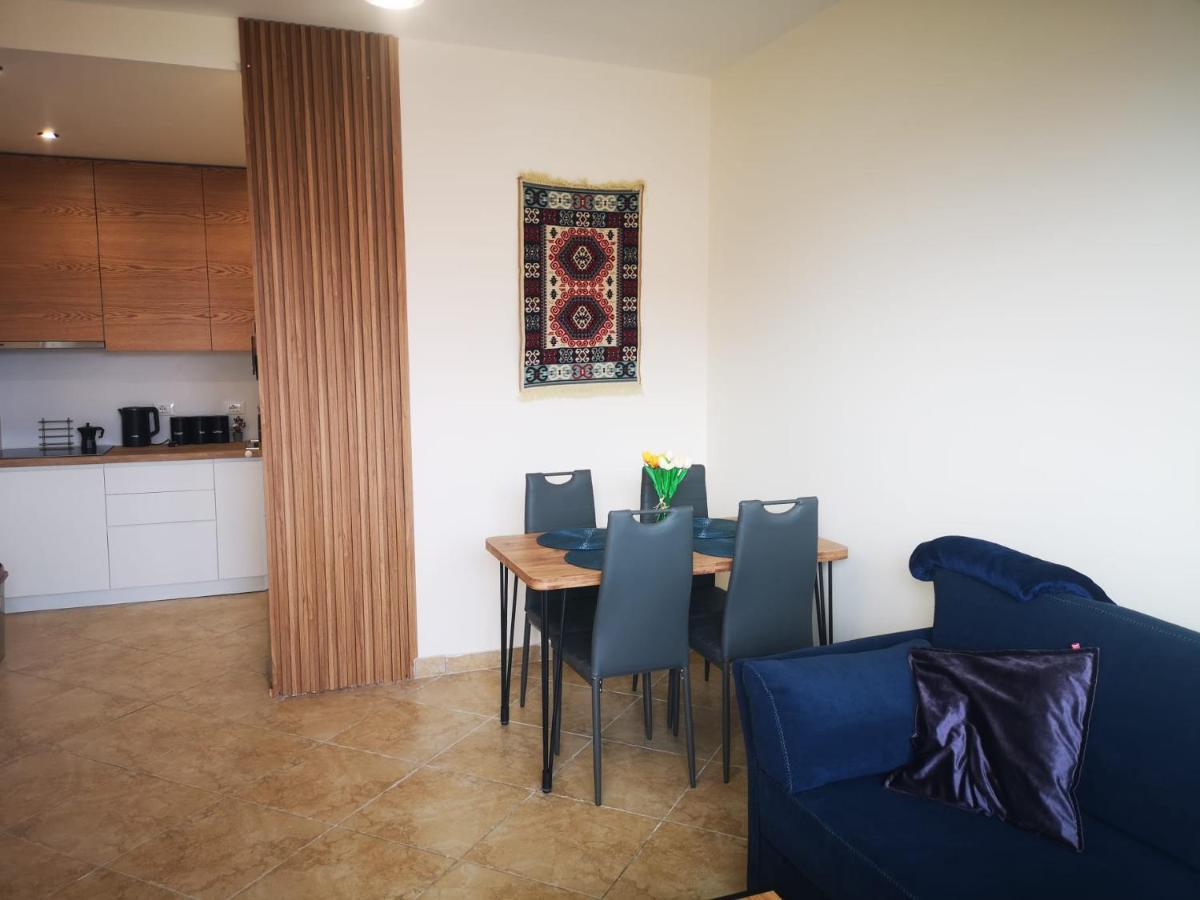Riviera Deluxe Apartments Vlorë Esterno foto