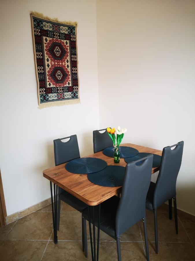 Riviera Deluxe Apartments Vlorë Esterno foto
