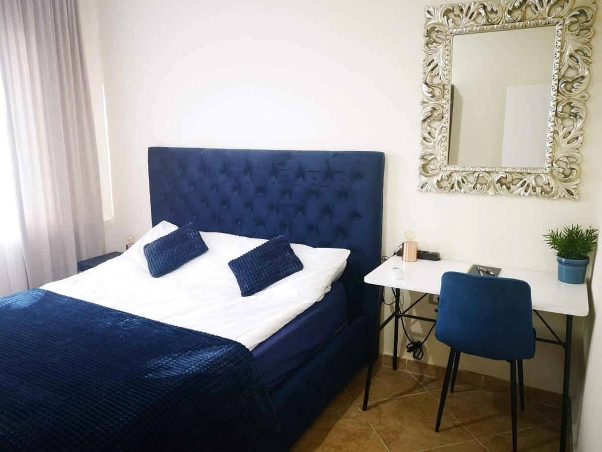 Riviera Deluxe Apartments Vlorë Esterno foto