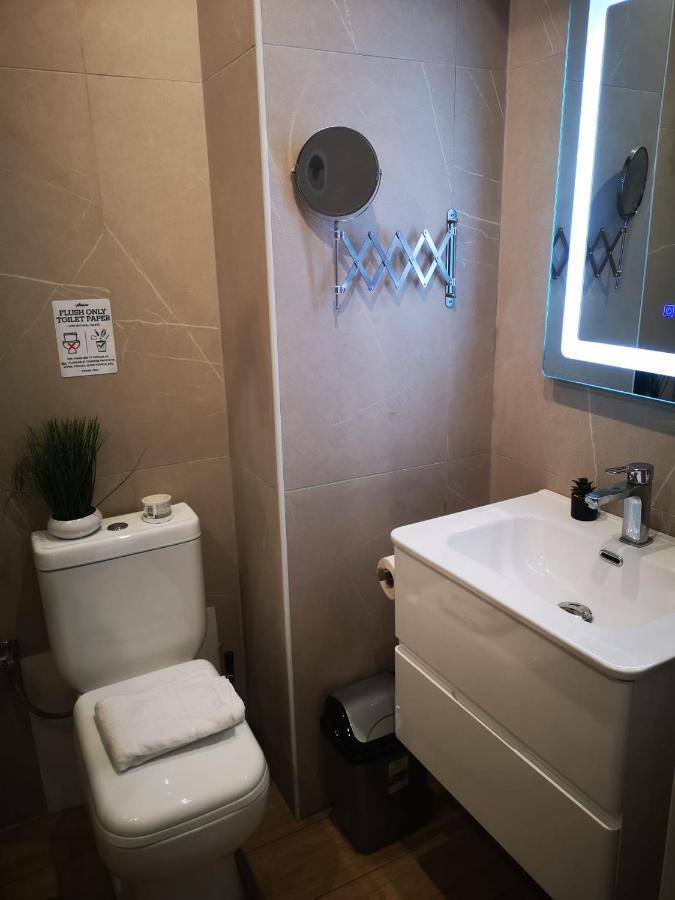 Riviera Deluxe Apartments Vlorë Esterno foto