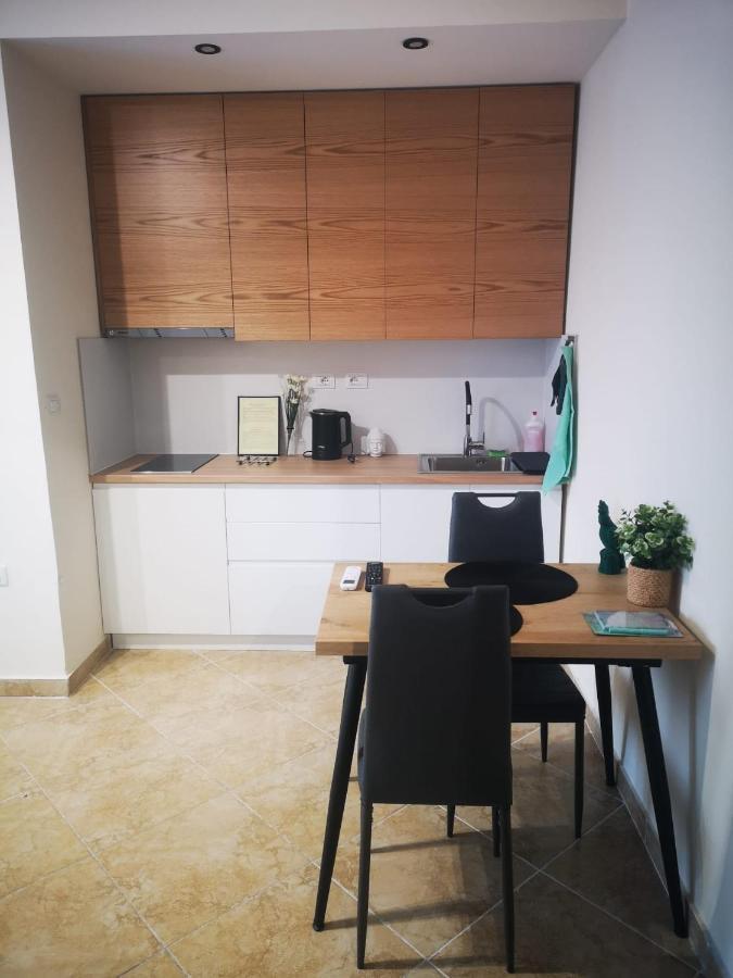 Riviera Deluxe Apartments Vlorë Esterno foto